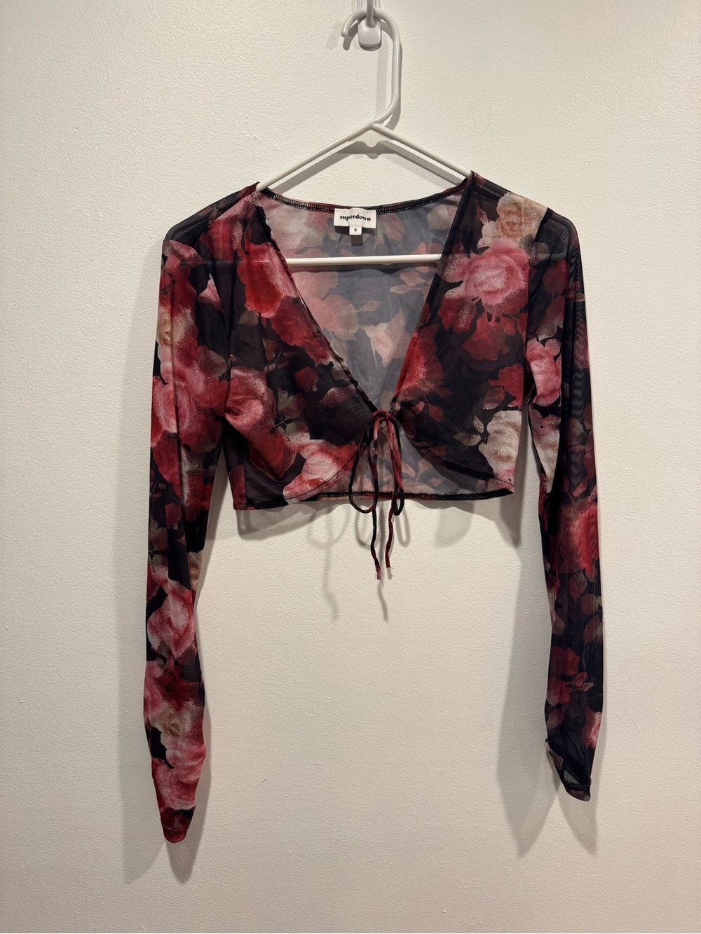 Superdown Revolve Minnie Floral Tie Front Crop Top